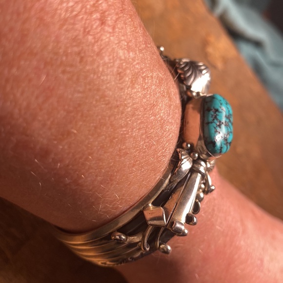 NAVAJO CUFF BRACELET by Tom Willeto, signed, sterling silver and turquoise - Picture 15 of 17